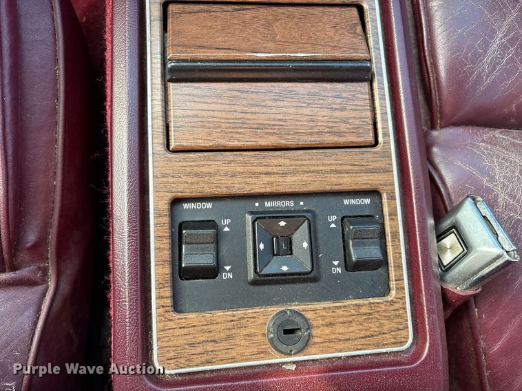 image for item DY0642 1989 Lincoln Continental Mark VII 