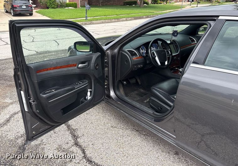 image for item DY2528 2013 Chrysler 300 