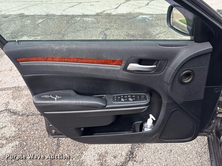 image for item DY2528 2013 Chrysler 300 