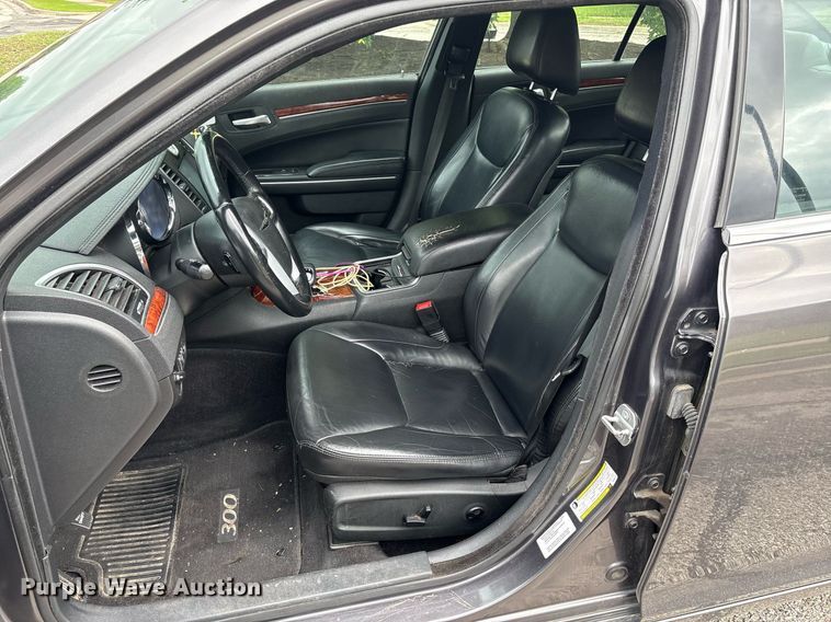 image for item DY2528 2013 Chrysler 300 