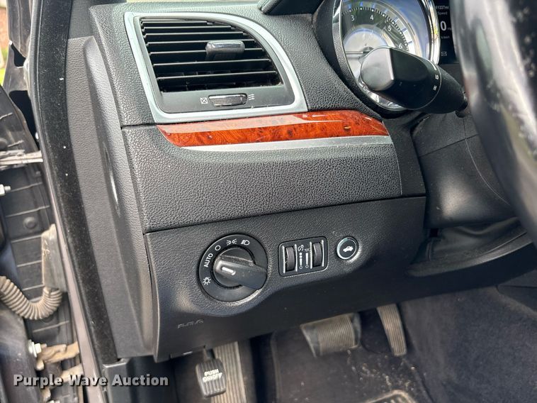 image for item DY2528 2013 Chrysler 300 