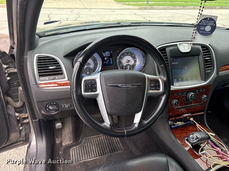 image for item DY2528 2013 Chrysler 300 