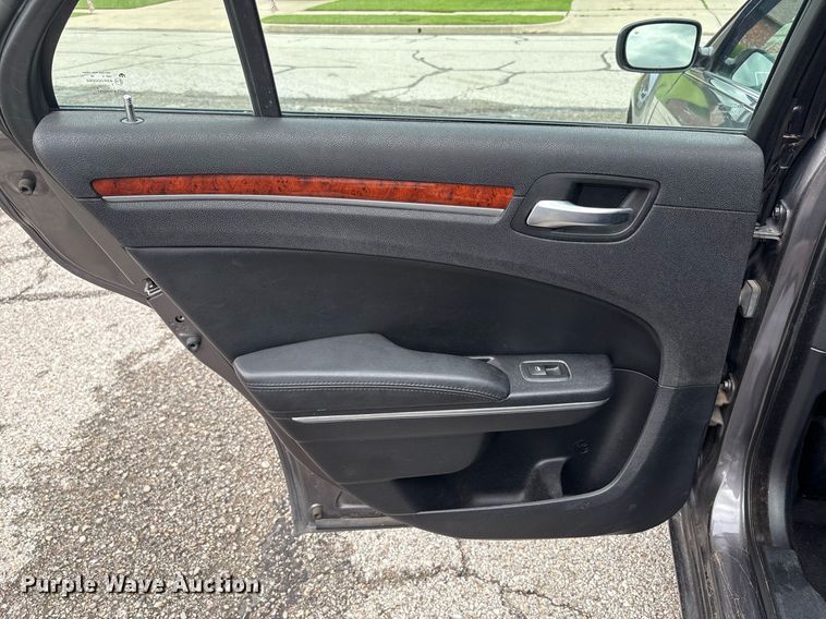 image for item DY2528 2013 Chrysler 300 