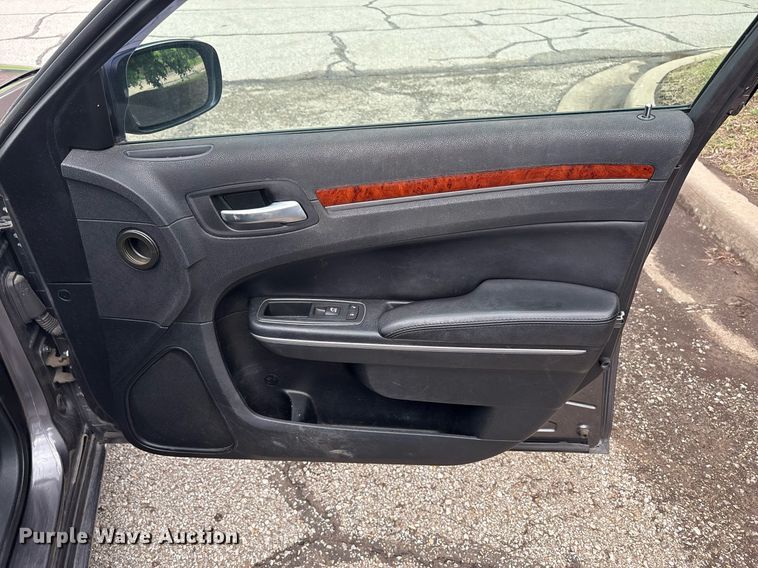 image for item DY2528 2013 Chrysler 300 