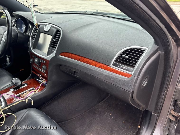 image for item DY2528 2013 Chrysler 300 