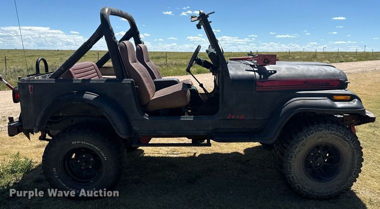 image for item DZ8626 1983 Jeep CJ7 SUV