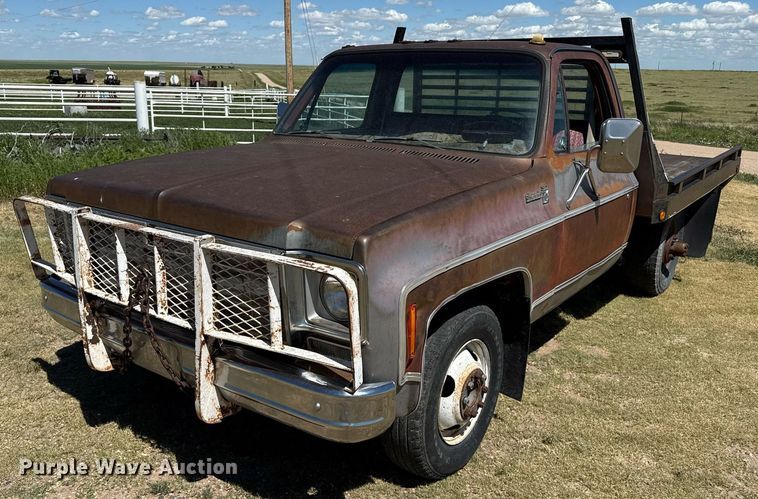 image for item DZ8627 1976 Chevrolet C30 flatbed pickup truck