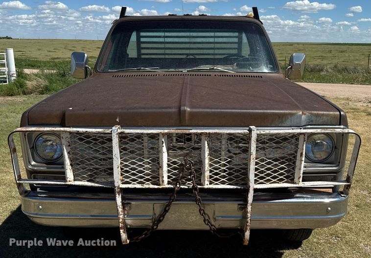 image for item DZ8627 1976 Chevrolet C30 flatbed pickup truck