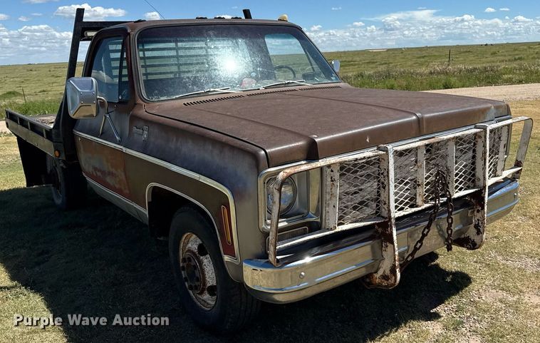 image for item DZ8627 1976 Chevrolet C30 flatbed pickup truck