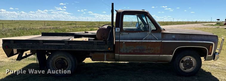 image for item DZ8627 1976 Chevrolet C30 flatbed pickup truck