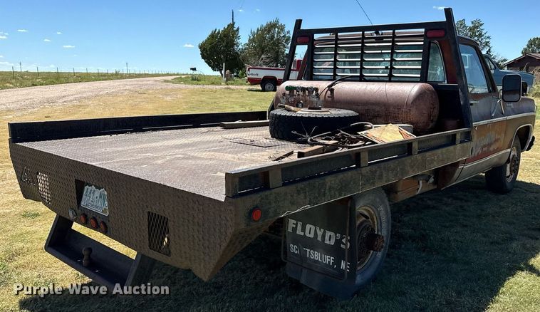 image for item DZ8627 1976 Chevrolet C30 flatbed pickup truck