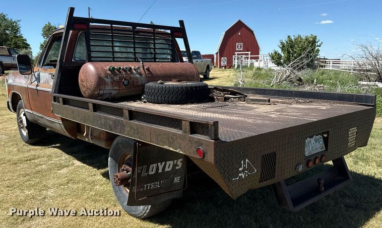 image for item DZ8627 1976 Chevrolet C30 flatbed pickup truck