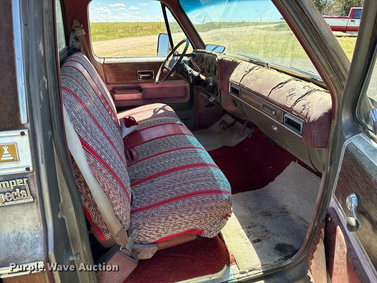 image for item DZ8627 1976 Chevrolet C30 flatbed pickup truck