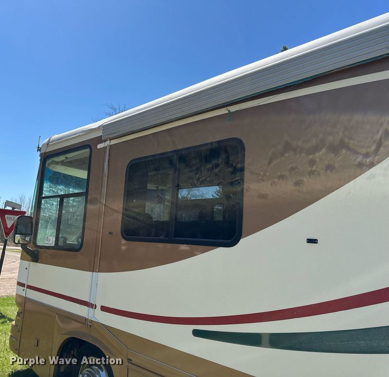 image for item EB2511 1998 Gulf Stream Sun Voyager 8362 SVB RV