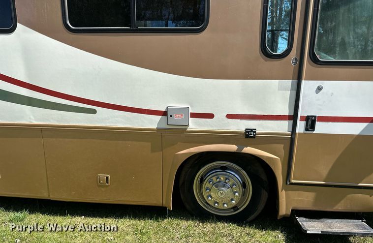 image for item EB2511 1998 Gulf Stream Sun Voyager 8362 SVB RV