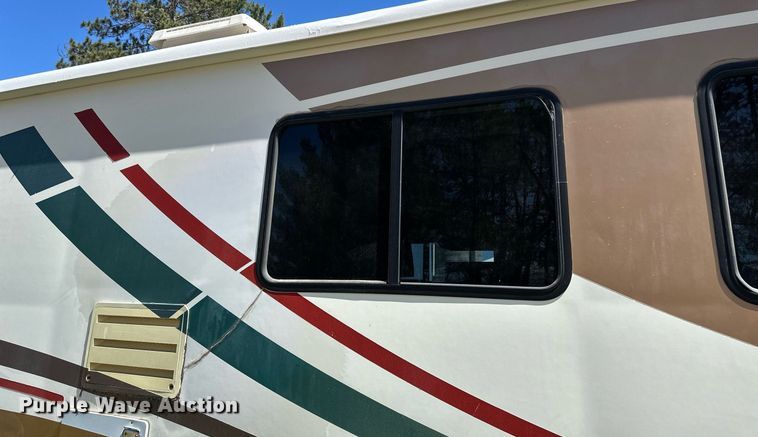 image for item EB2511 1998 Gulf Stream Sun Voyager 8362 SVB RV