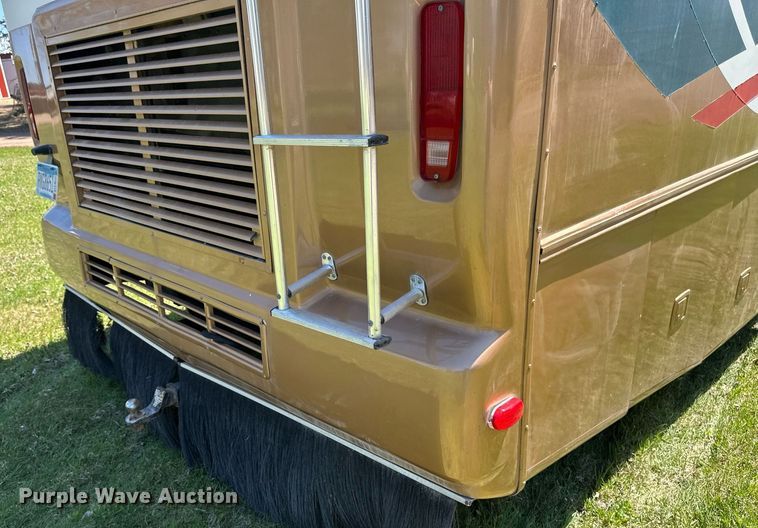 image for item EB2511 1998 Gulf Stream Sun Voyager 8362 SVB RV