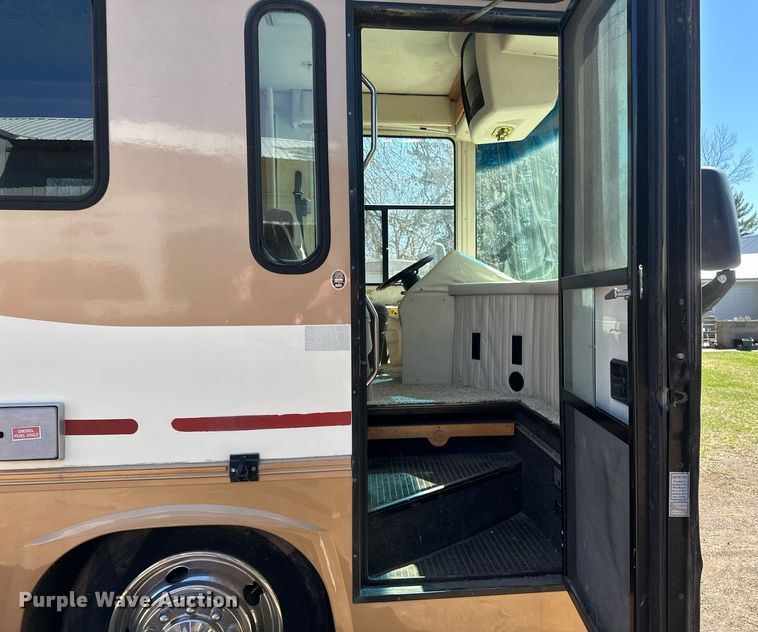 image for item EB2511 1998 Gulf Stream Sun Voyager 8362 SVB RV