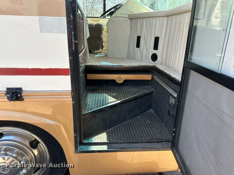 image for item EB2511 1998 Gulf Stream Sun Voyager 8362 SVB RV