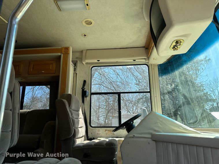 image for item EB2511 1998 Gulf Stream Sun Voyager 8362 SVB RV