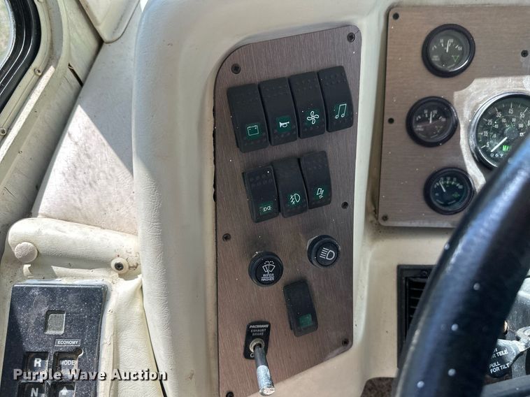 image for item EB2511 1998 Gulf Stream Sun Voyager 8362 SVB RV