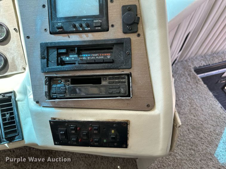 image for item EB2511 1998 Gulf Stream Sun Voyager 8362 SVB RV