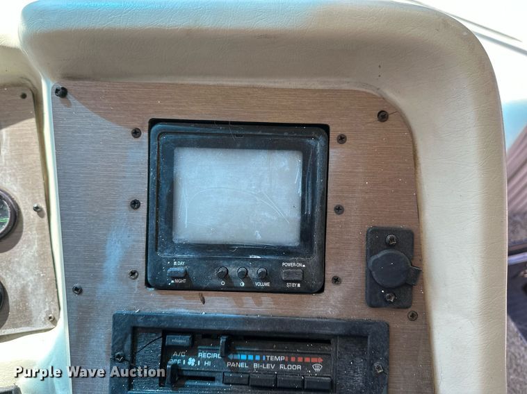 image for item EB2511 1998 Gulf Stream Sun Voyager 8362 SVB RV