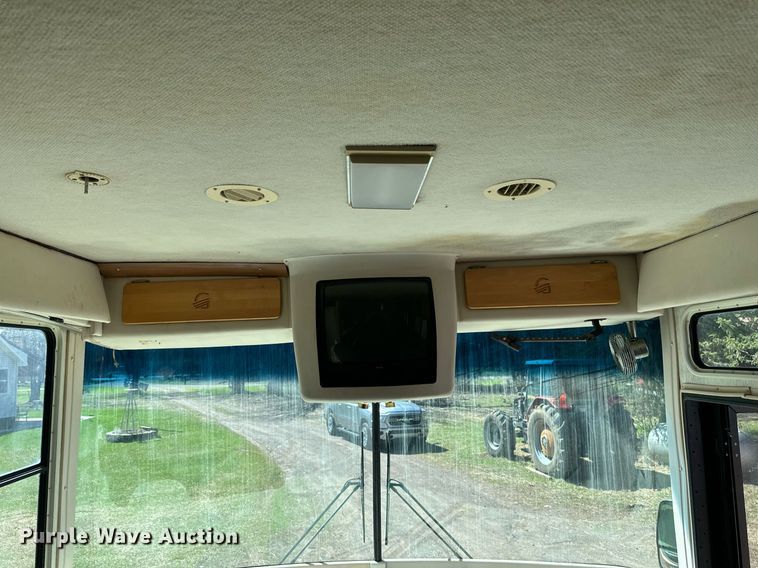 image for item EB2511 1998 Gulf Stream Sun Voyager 8362 SVB RV