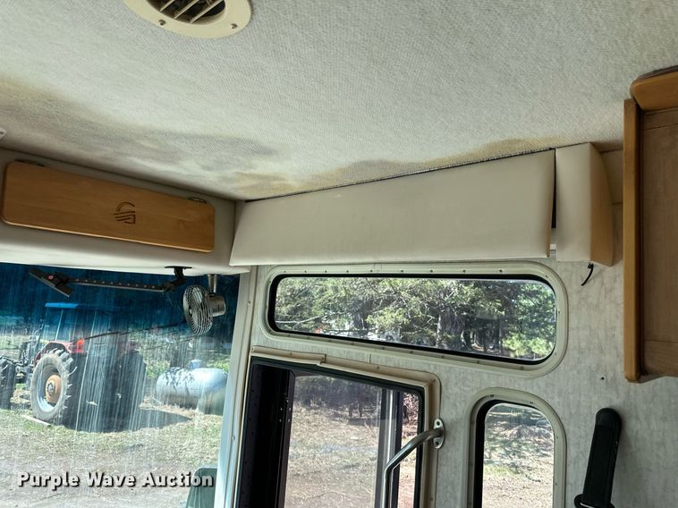 image for item EB2511 1998 Gulf Stream Sun Voyager 8362 SVB RV