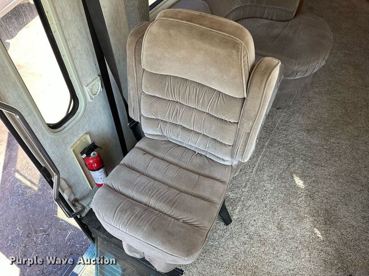 image for item EB2511 1998 Gulf Stream Sun Voyager 8362 SVB RV