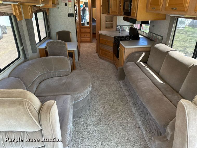 image for item EB2511 1998 Gulf Stream Sun Voyager 8362 SVB RV