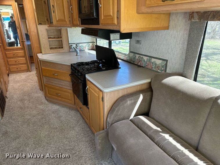 image for item EB2511 1998 Gulf Stream Sun Voyager 8362 SVB RV