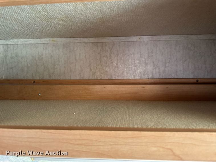 image for item EB2511 1998 Gulf Stream Sun Voyager 8362 SVB RV