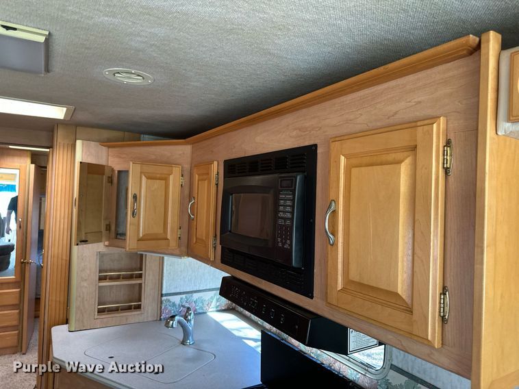 image for item EB2511 1998 Gulf Stream Sun Voyager 8362 SVB RV