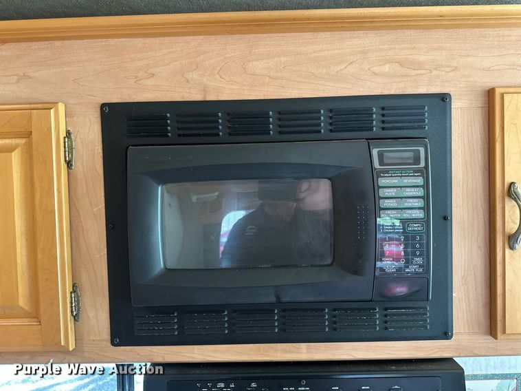 image for item EB2511 1998 Gulf Stream Sun Voyager 8362 SVB RV