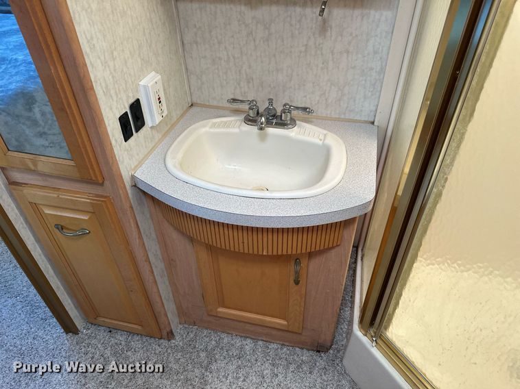 image for item EB2511 1998 Gulf Stream Sun Voyager 8362 SVB RV