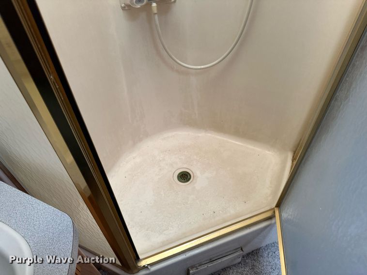 image for item EB2511 1998 Gulf Stream Sun Voyager 8362 SVB RV