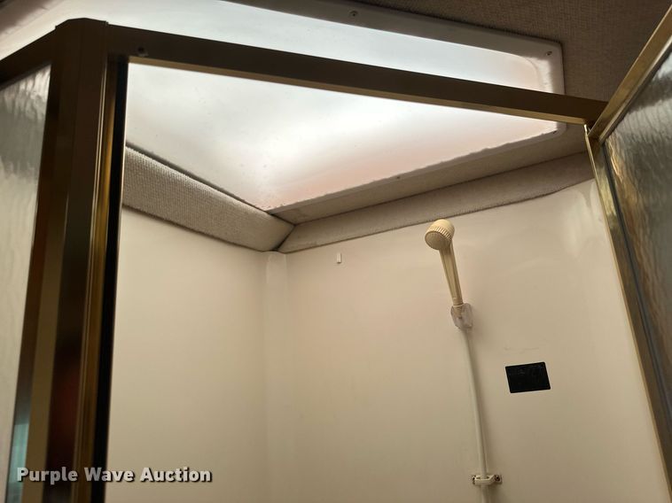 image for item EB2511 1998 Gulf Stream Sun Voyager 8362 SVB RV