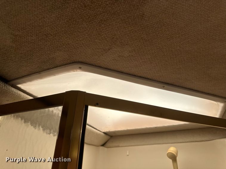 image for item EB2511 1998 Gulf Stream Sun Voyager 8362 SVB RV