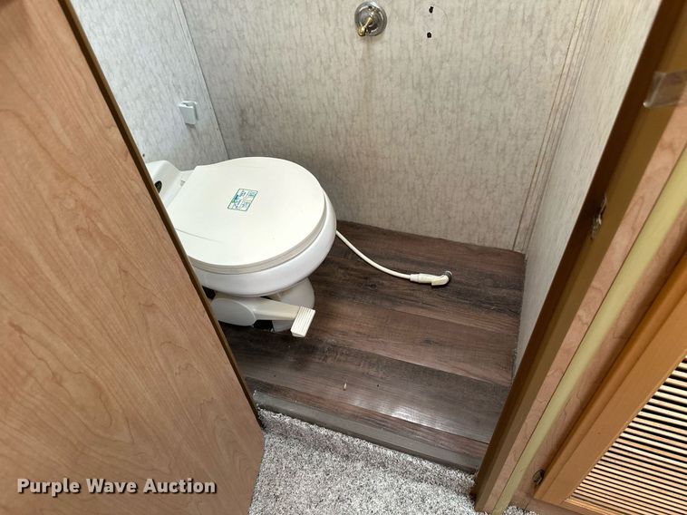 image for item EB2511 1998 Gulf Stream Sun Voyager 8362 SVB RV