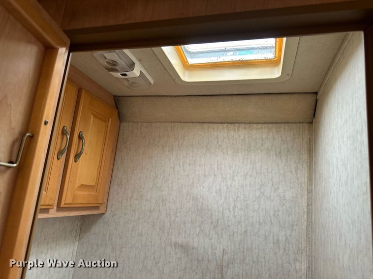 image for item EB2511 1998 Gulf Stream Sun Voyager 8362 SVB RV