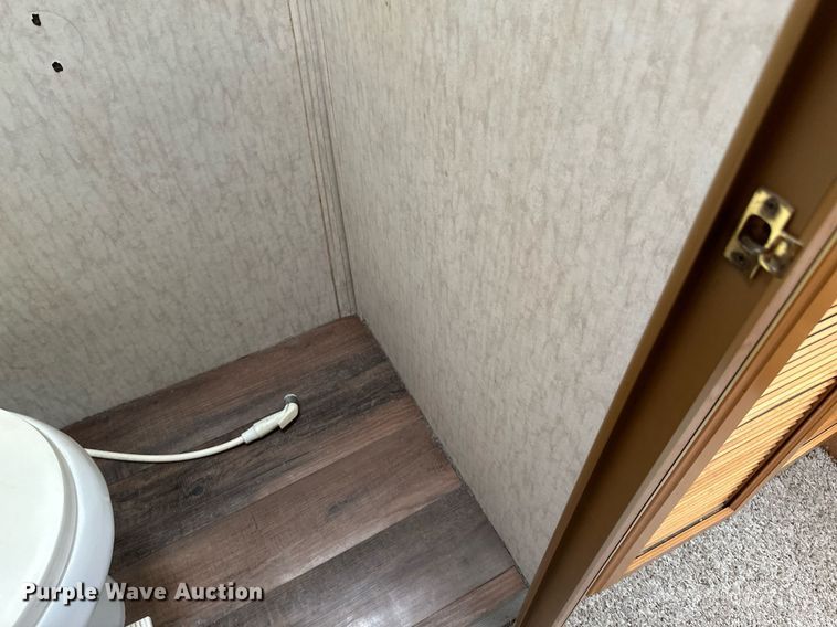 image for item EB2511 1998 Gulf Stream Sun Voyager 8362 SVB RV