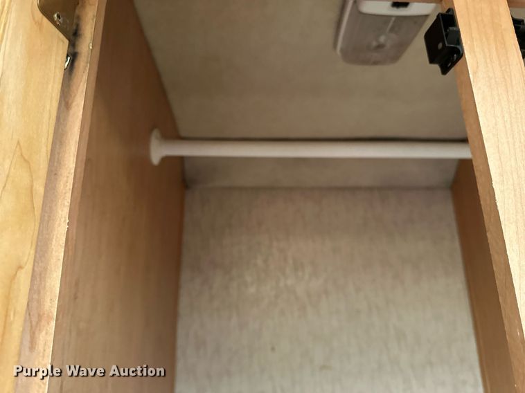 image for item EB2511 1998 Gulf Stream Sun Voyager 8362 SVB RV