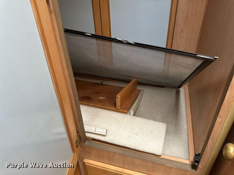 image for item EB2511 1998 Gulf Stream Sun Voyager 8362 SVB RV