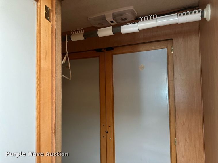 image for item EB2511 1998 Gulf Stream Sun Voyager 8362 SVB RV