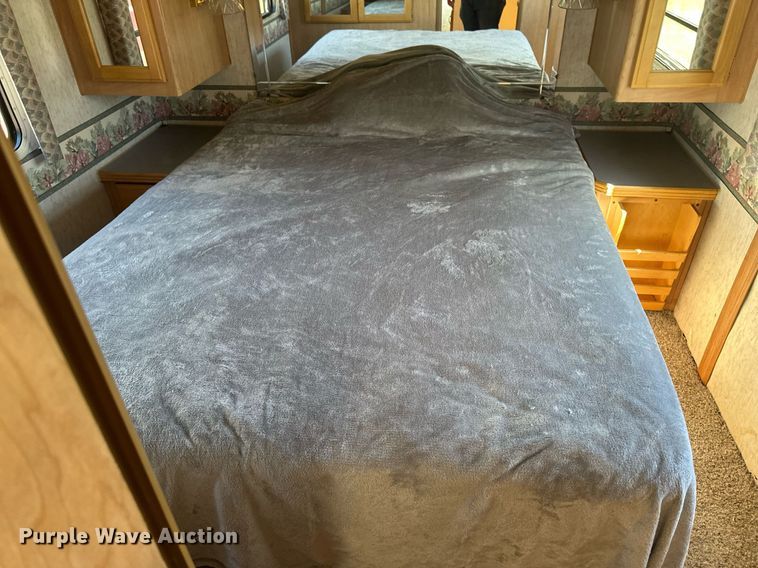 image for item EB2511 1998 Gulf Stream Sun Voyager 8362 SVB RV