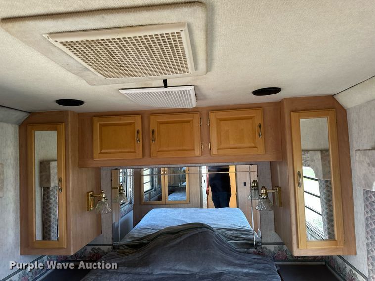 image for item EB2511 1998 Gulf Stream Sun Voyager 8362 SVB RV