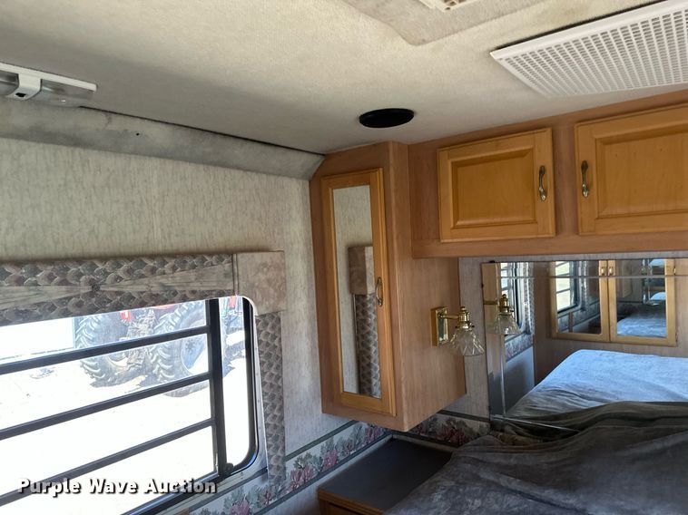 image for item EB2511 1998 Gulf Stream Sun Voyager 8362 SVB RV