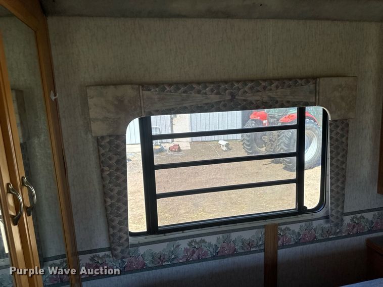 image for item EB2511 1998 Gulf Stream Sun Voyager 8362 SVB RV