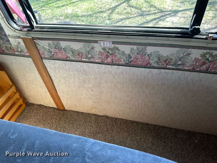 image for item EB2511 1998 Gulf Stream Sun Voyager 8362 SVB RV